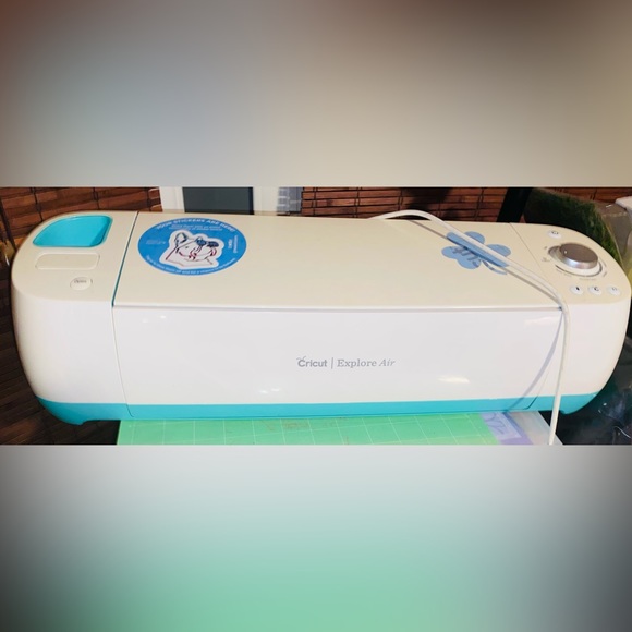 Cricut Explore Air With Original Box, Cord & Instruction Manual - Picture 1 of 4